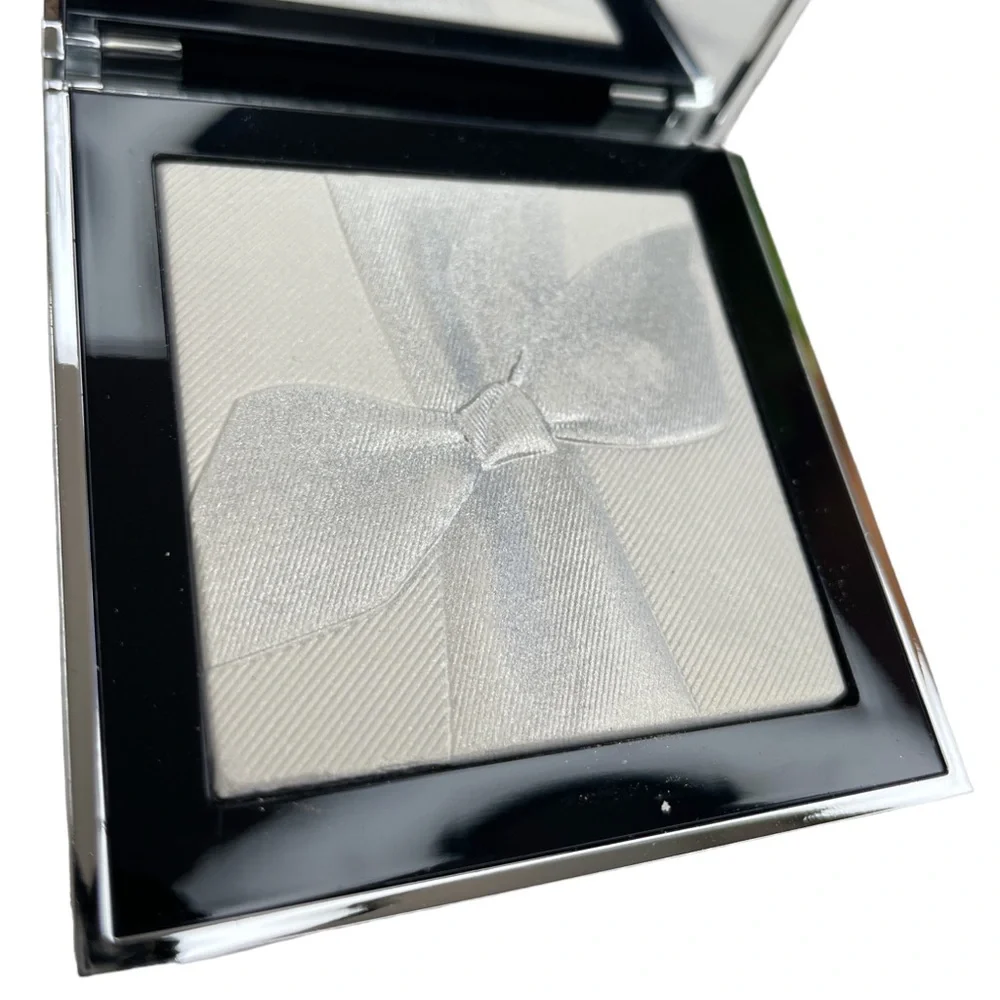 BURBERRY Silver Shimmer Illuminating Powder Highlighter LIMITED EDITION